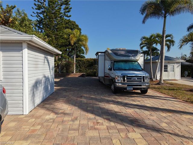 10337 Nightwood Dr., Fort Myers, FL 33905