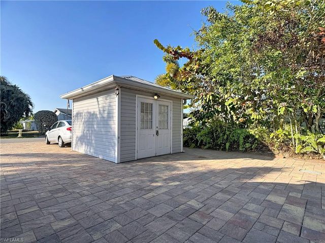 10337 Nightwood Dr., Fort Myers, FL 33905