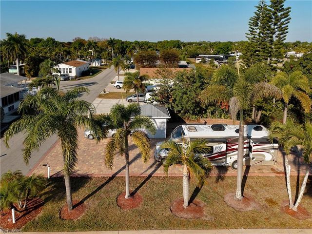 10337 Nightwood Dr., Fort Myers, FL 33905