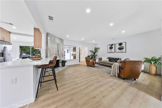 13907 Wyandotte, Van Nuys, CA 91405