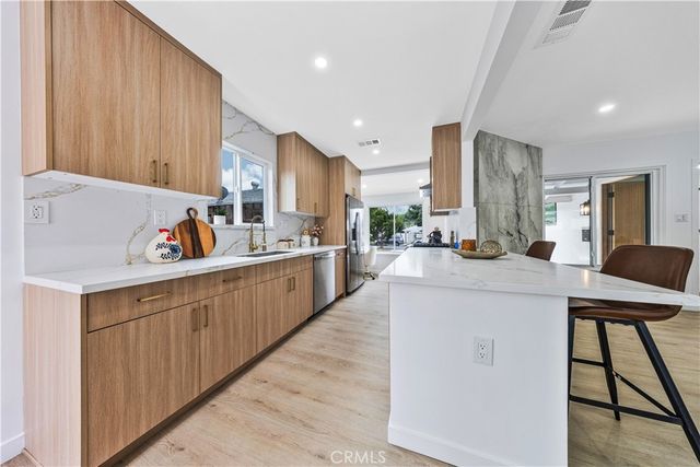 13907 Wyandotte, Van Nuys, CA 91405