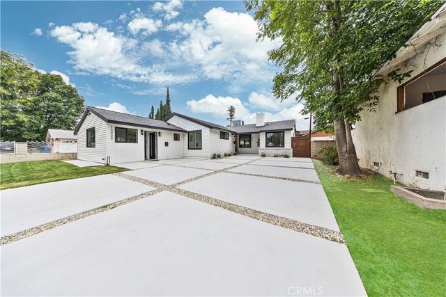 13907 Wyandotte, Van Nuys, CA 91405