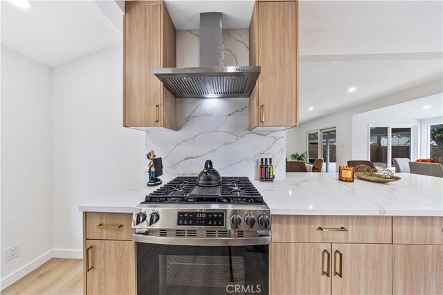 13907 Wyandotte, Van Nuys, CA 91405