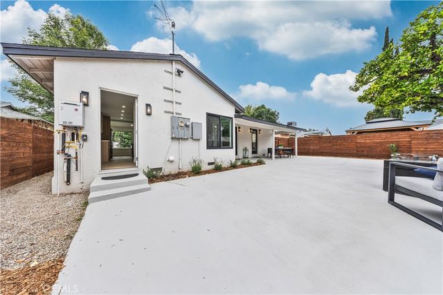 13907 Wyandotte, Van Nuys, CA 91405