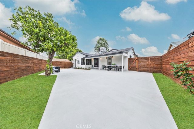 13907 Wyandotte, Van Nuys, CA 91405