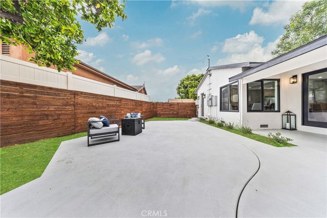 13907 Wyandotte, Van Nuys, CA 91405