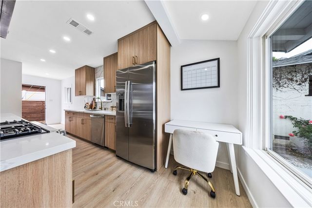 13907 Wyandotte, Van Nuys, CA 91405