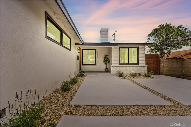 13907 Wyandotte, Van Nuys, CA 91405