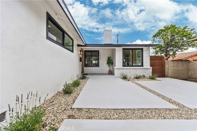 13907 Wyandotte, Van Nuys, CA 91405