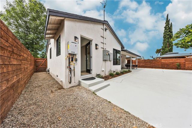 13907 Wyandotte, Van Nuys, CA 91405