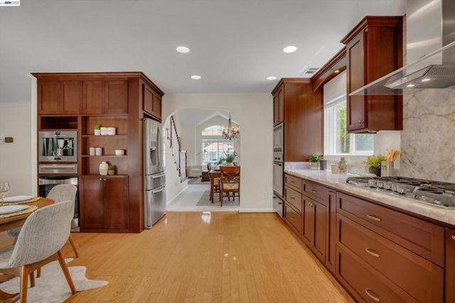 35 Sierra Ridge Ct, Danville, CA 94506
