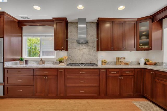 35 Sierra Ridge Ct, Danville, CA 94506