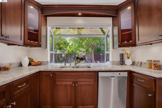 35 Sierra Ridge Ct, Danville, CA 94506