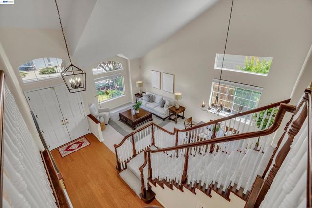 35 Sierra Ridge Ct, Danville, CA 94506