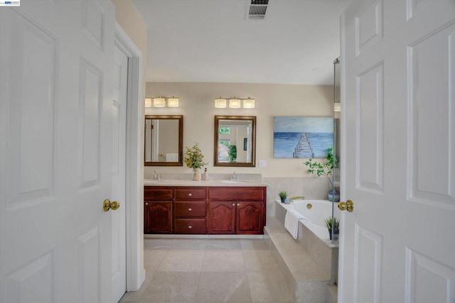 35 Sierra Ridge Ct, Danville, CA 94506