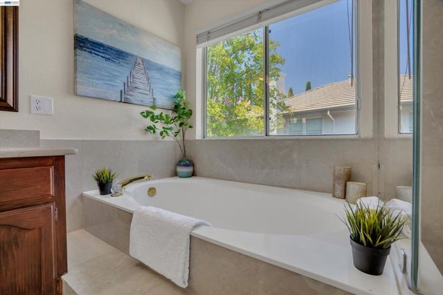 35 Sierra Ridge Ct, Danville, CA 94506