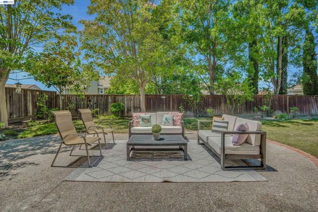 35 Sierra Ridge Ct, Danville, CA 94506