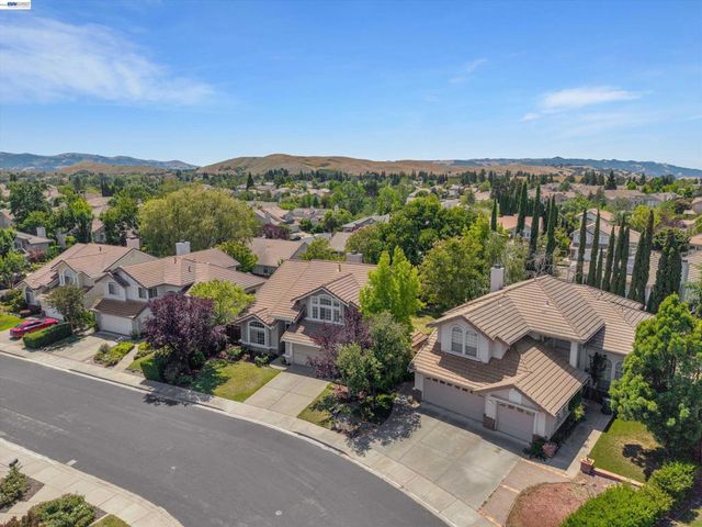 35 Sierra Ridge Ct, Danville, CA 94506