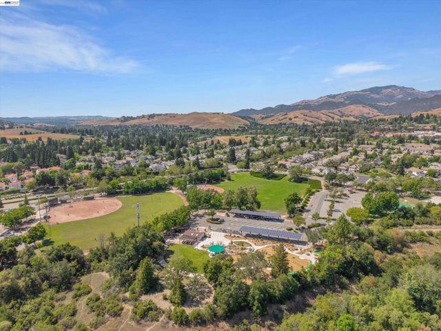 35 Sierra Ridge Ct, Danville, CA 94506