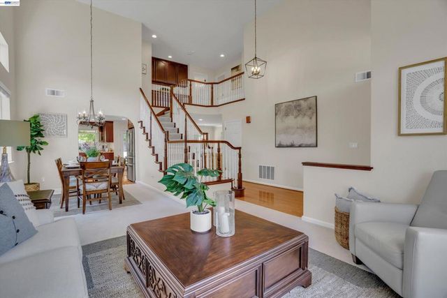 35 Sierra Ridge Ct, Danville, CA 94506