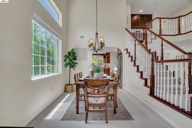 35 Sierra Ridge Ct, Danville, CA 94506