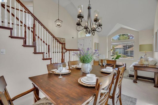 35 Sierra Ridge Ct, Danville, CA 94506