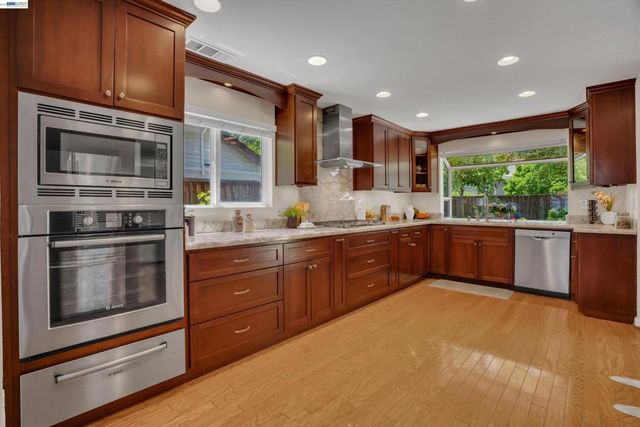 35 Sierra Ridge Ct, Danville, CA 94506