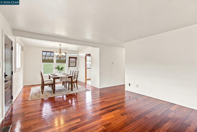 689 Linda Mar Blvd, Pacifica, CA 94044