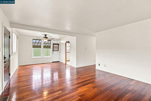 689 Linda Mar Blvd, Pacifica, CA 94044