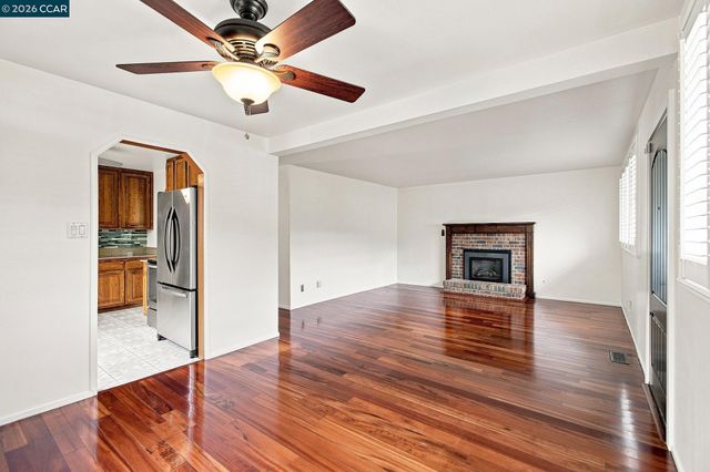 689 Linda Mar Blvd, Pacifica, CA 94044