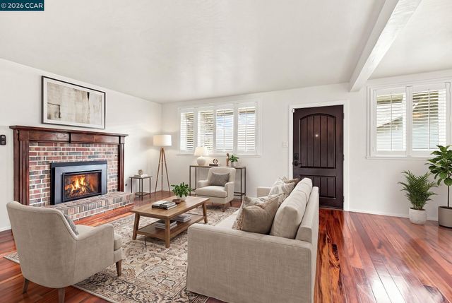689 Linda Mar Blvd, Pacifica, CA 94044