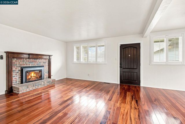 689 Linda Mar Blvd, Pacifica, CA 94044