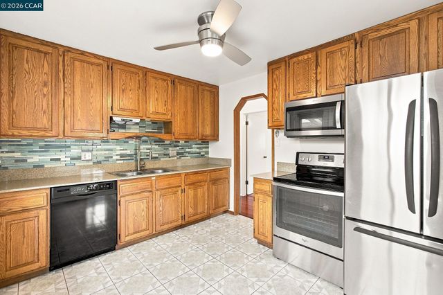 689 Linda Mar Blvd, Pacifica, CA 94044