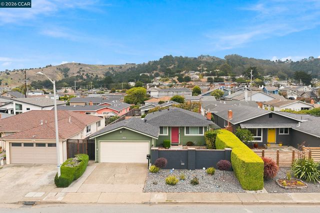 689 Linda Mar Blvd, Pacifica, CA 94044