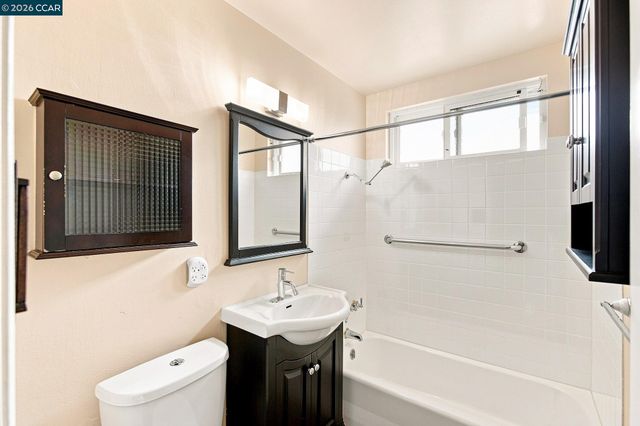 689 Linda Mar Blvd, Pacifica, CA 94044