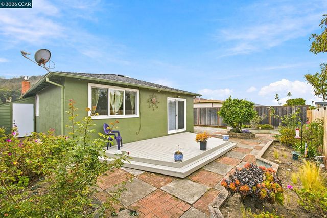 689 Linda Mar Blvd, Pacifica, CA 94044