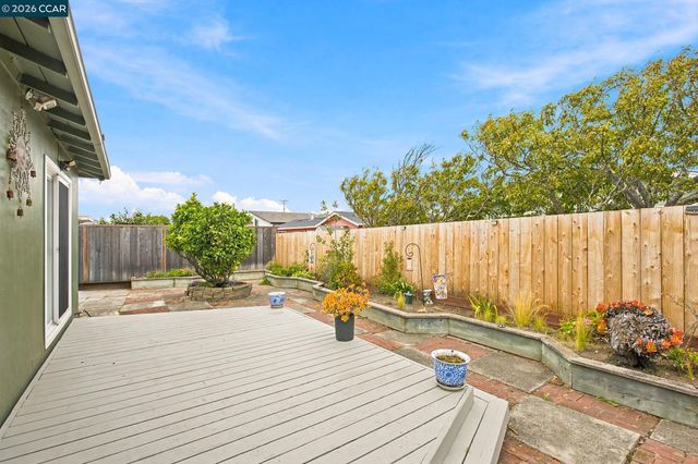 689 Linda Mar Blvd, Pacifica, CA 94044