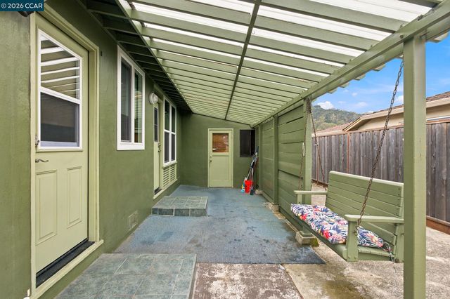 689 Linda Mar Blvd, Pacifica, CA 94044