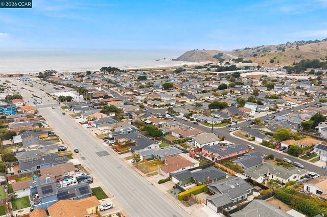689 Linda Mar Blvd, Pacifica, CA 94044