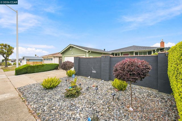 689 Linda Mar Blvd, Pacifica, CA 94044