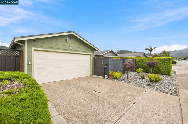 689 Linda Mar Blvd, Pacifica, CA 94044