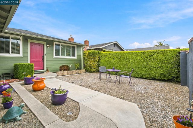 689 Linda Mar Blvd, Pacifica, CA 94044