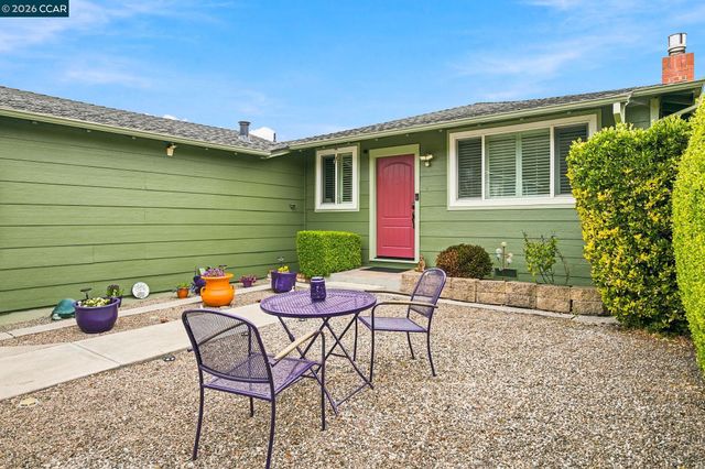 689 Linda Mar Blvd, Pacifica, CA 94044