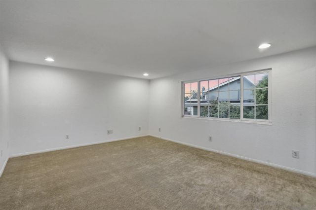 1806 Stewart St, Oceanside, CA 92054