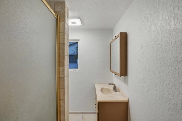 1806 Stewart St, Oceanside, CA 92054