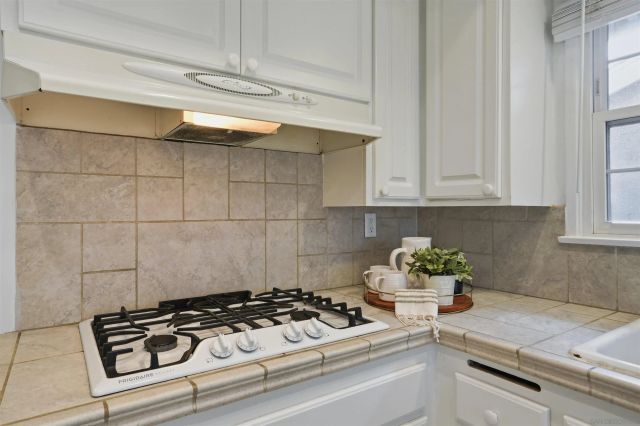 1806 Stewart St, Oceanside, CA 92054