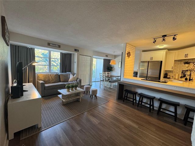 3315 58TH AVENUE S 201, St Petersburg, FL 33712