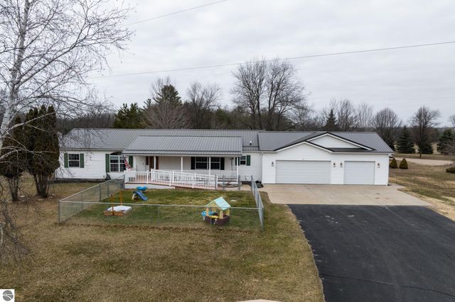 28 W Broomfield Road, Mt Pleasant, MI 48858