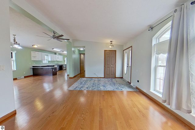 28 W Broomfield Road, Mt Pleasant, MI 48858