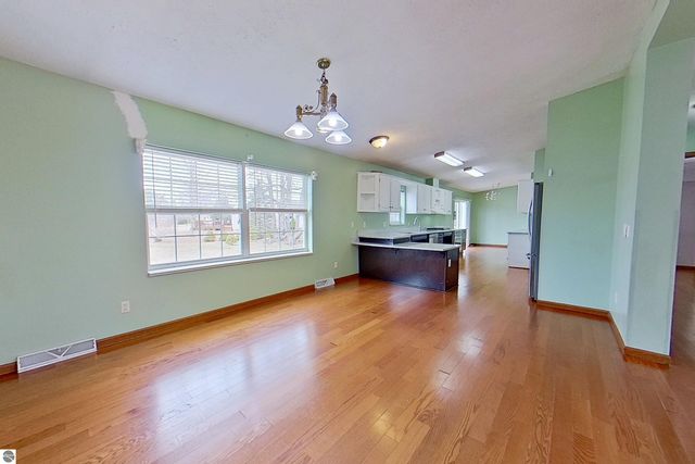 28 W Broomfield Road, Mt Pleasant, MI 48858